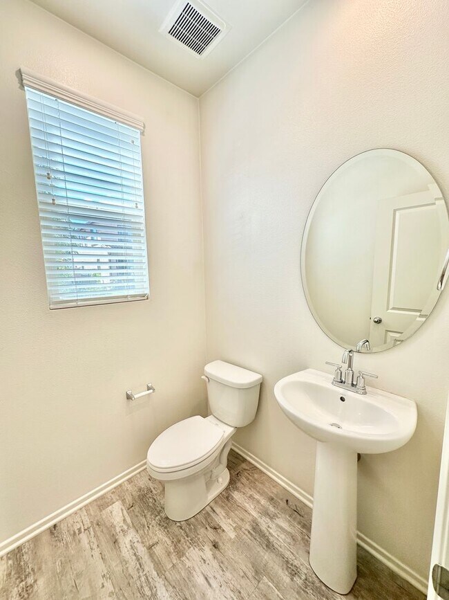 Building Photo - Lovely, Light & Bright, Two-Story, Detached Home in the Desirable Wildgrove Community of Vista!