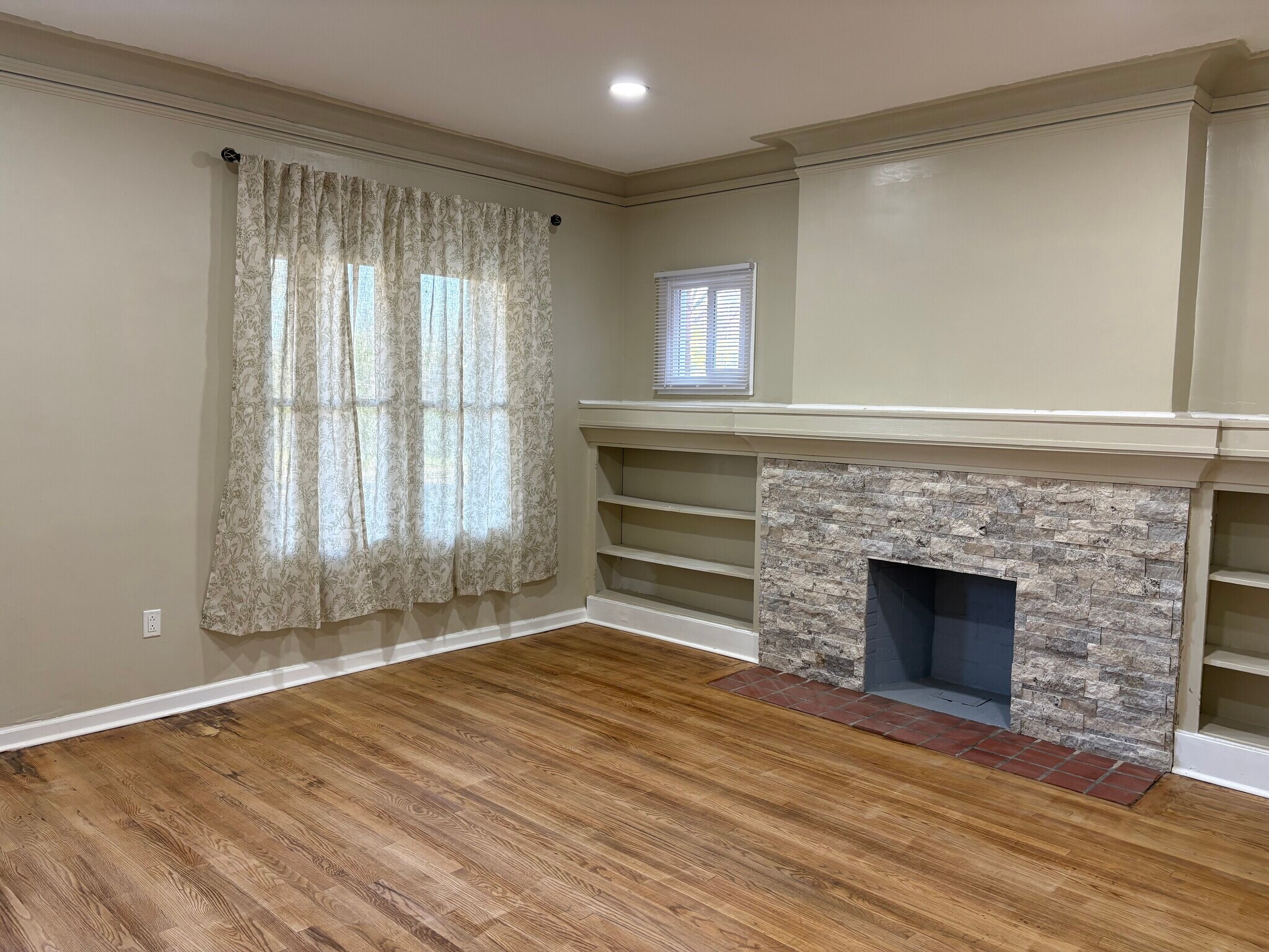 Building Photo - 2536 Calvert St