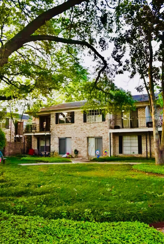 Building Photo - 7900 Westheimer Rd