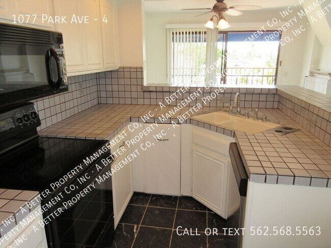 Building Photo - 1077 Park Ave