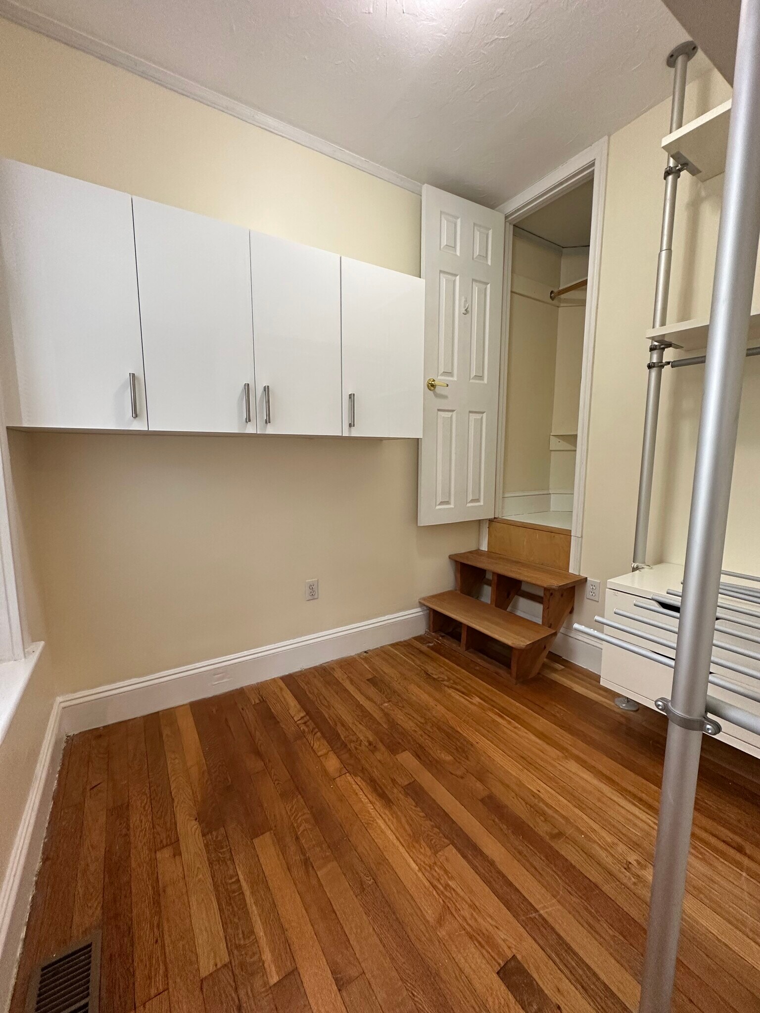 Building Photo - 191 Winthrop Rd