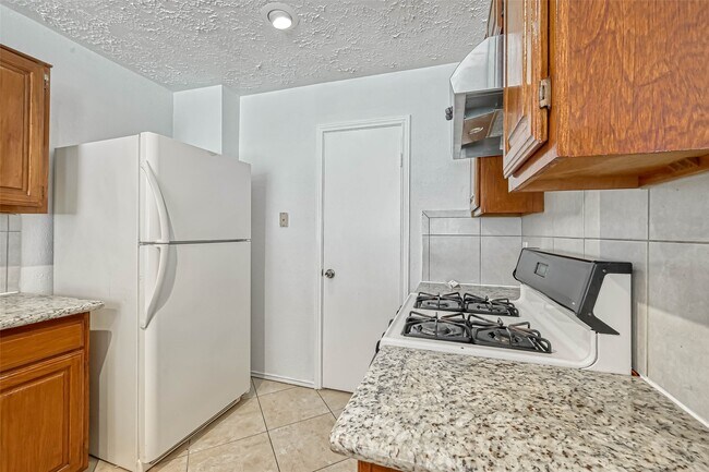 Building Photo - 16319 La Luna Dr