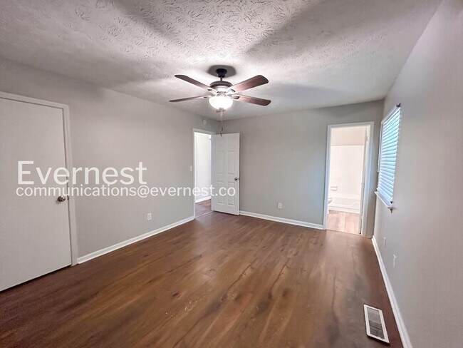 Building Photo - 5 Bed, 3 Bath Home with Garage / Pet-Friendly / Vouchers Accepted / Available Now!