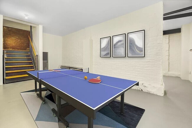 Building Photo - Ninth Avenue