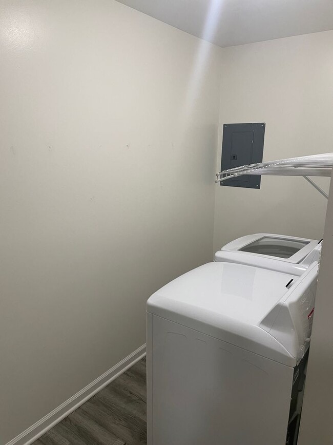 Building Photo - Renovated Home in Miller Area