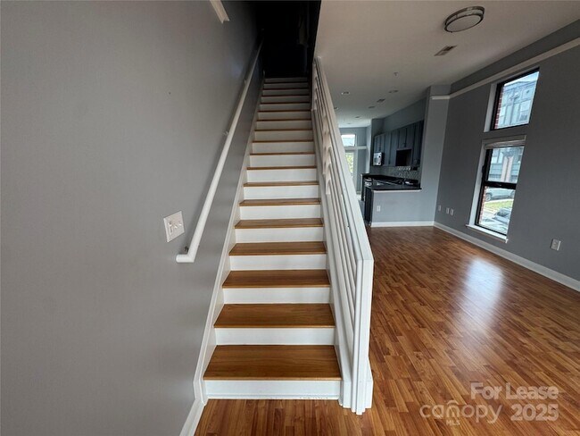 Building Photo - 559 New Bern Station Ct