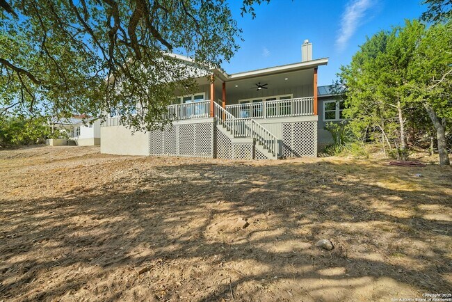 Building Photo - 207 Deer Oaks Dr