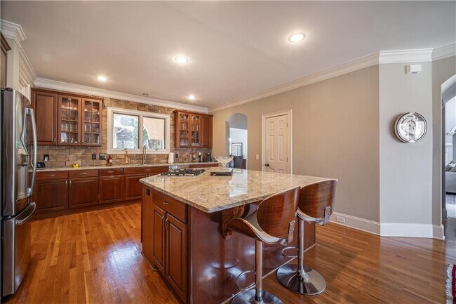 Building Photo - 5041 Towne Lake Hill N