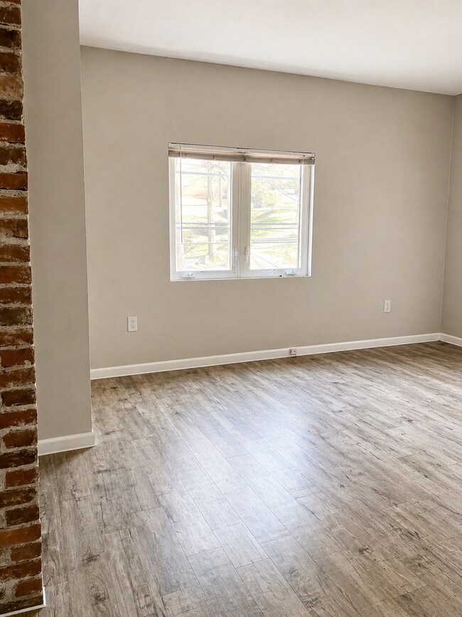 Building Photo - *** Amazing Apartment in Mt. Washington * Pet Friendly * Duplex style * Available Now * Spacious ...