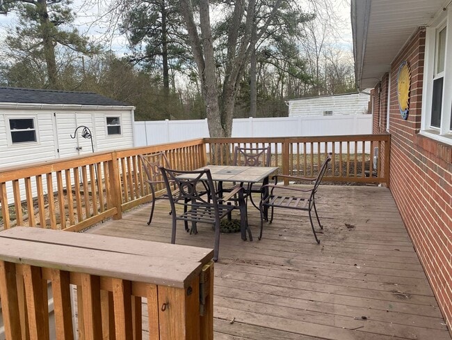 Building Photo - Updated brick ranch in Sandston VA