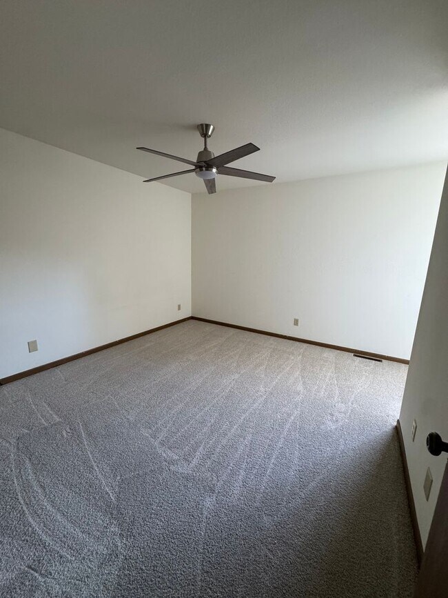 Building Photo - 1605 Spiros Dr