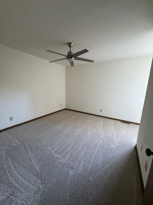 Building Photo - Totally Remodeled