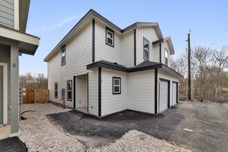 Building Photo - Modern 3-Bed, 2.5-Bath Duplex with Private Backyard