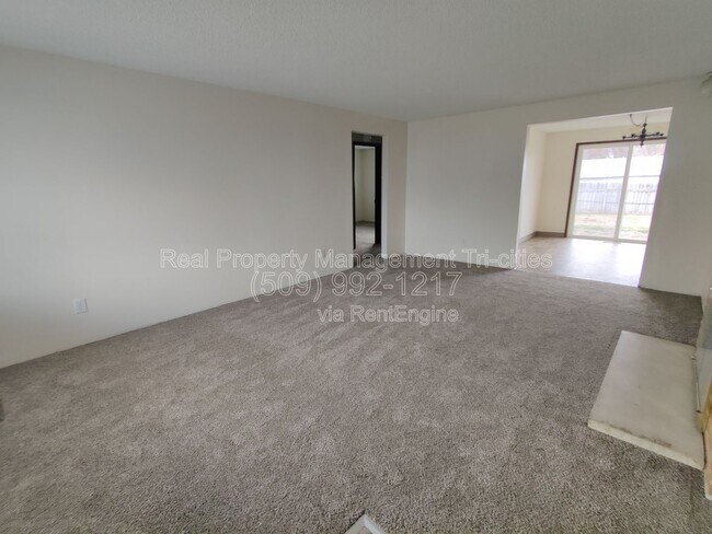 Building Photo - 708 N Rd 34