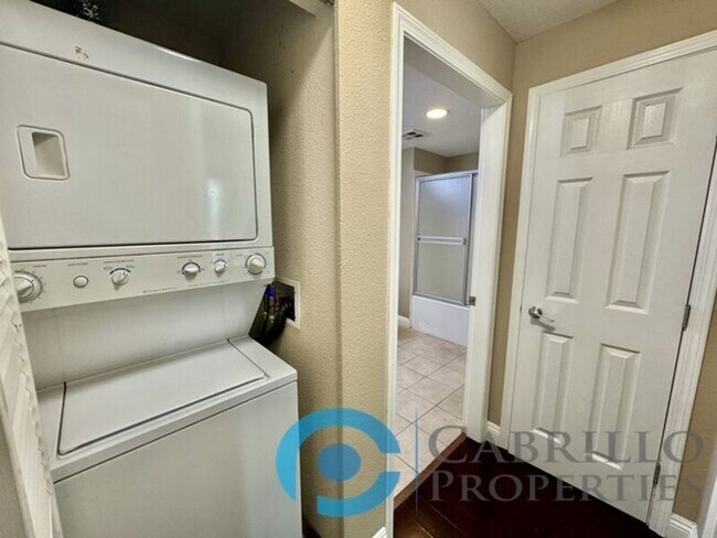 Building Photo - 1240 India St