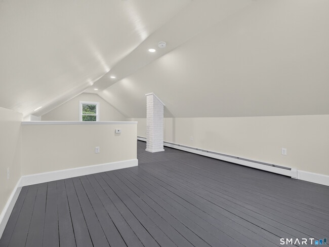 Building Photo - 1039 N Rd