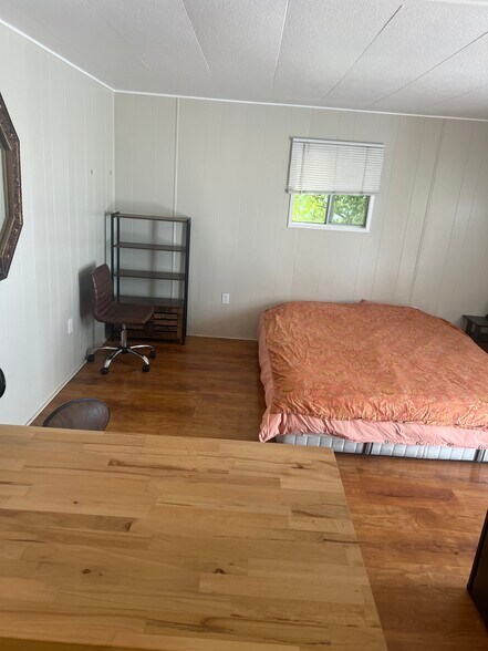 Building Photo - 21001 Plummer St