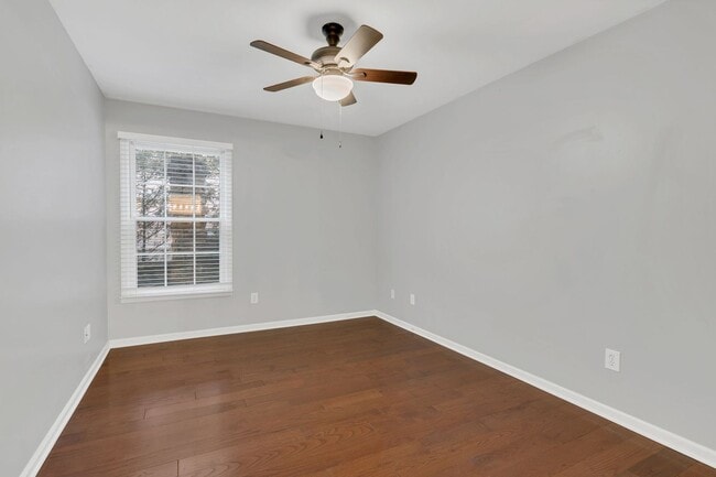 Building Photo - Walkable 2BR/2BA Condo Between Vanderbilt & Belmont + Modern Updates