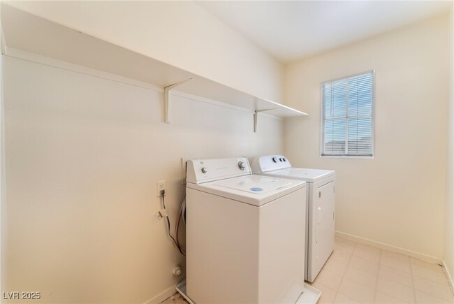 Building Photo - 906 Mandolin Way