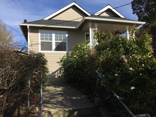 Building Photo - 7014 Brooklyn Ave NE