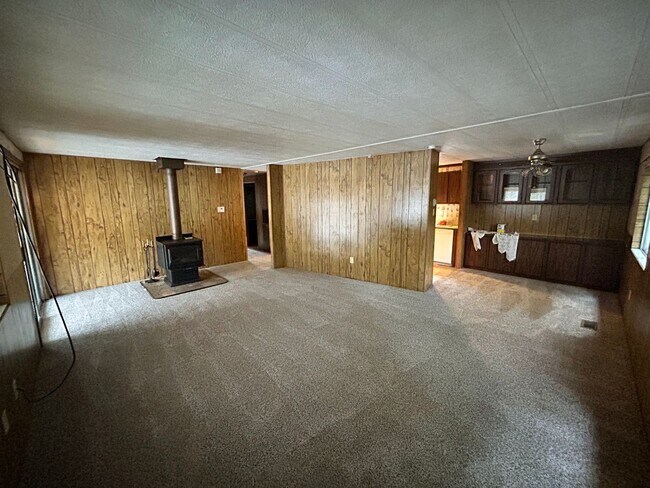 Building Photo - 2 Bedroom, 1 Bathroom Mobile Home for Rent in Maple Falls