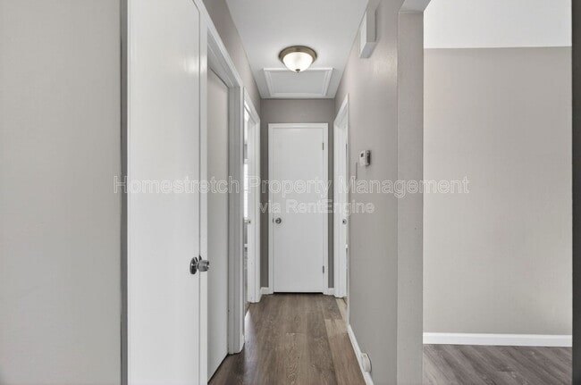 Building Photo - 9625 Theodosia Ave