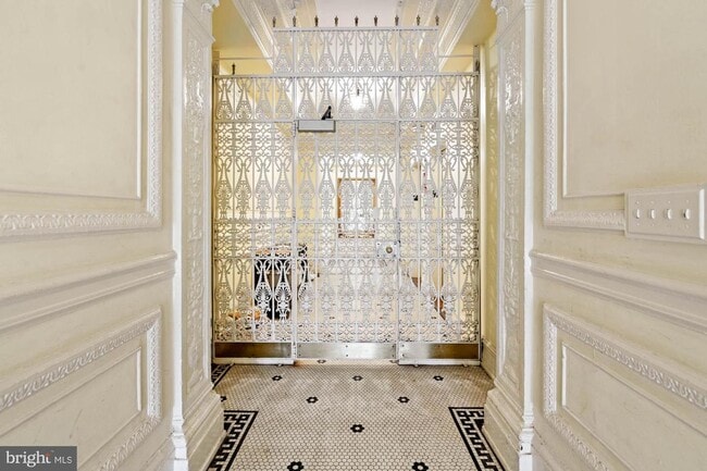 Building Photo - Mount Pleasant Studio Apartment W/Private ...