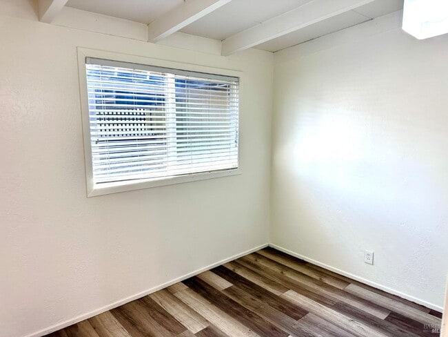 Building Photo - 220 Los Altos Pl