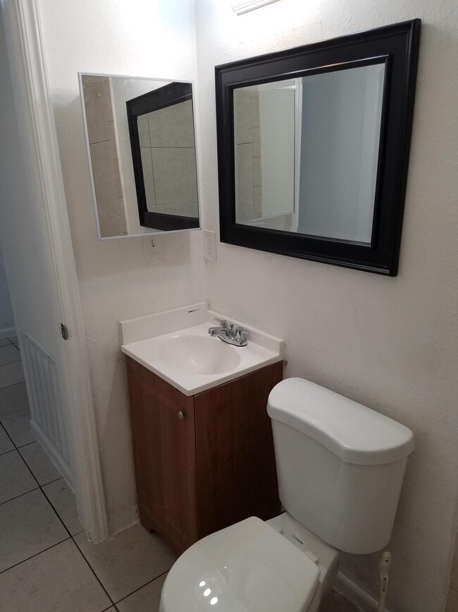 Building Photo - 2009 Division Ave