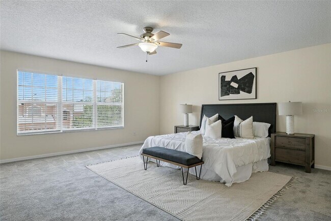Building Photo - 4 Bedroom 2.5 Bath Two Story Hunters Creek...