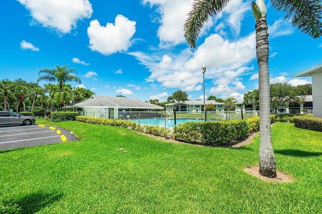 Building Photo - 1001 Sabal Ridge Cir