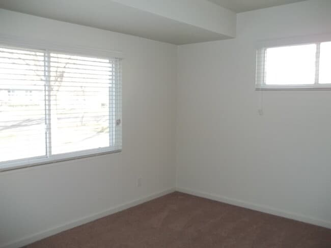 Building Photo - Amenity heavy remodeled home in older cul ...