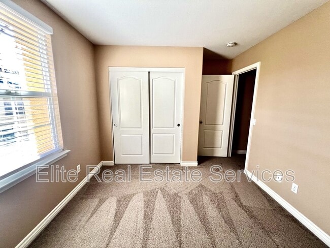 Building Photo - 750 Broadway