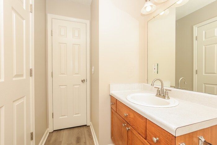 Building Photo - 415 Country Village Dr