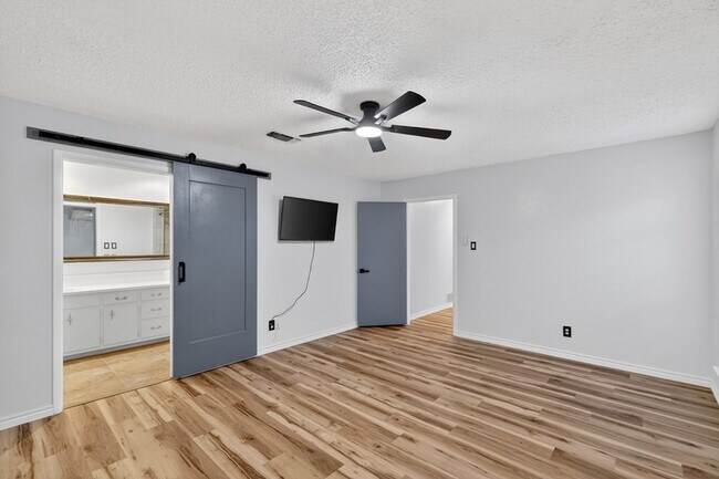 Building Photo - 2821 Metz Dr