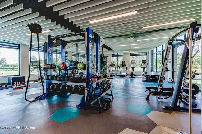 Building Photo - 10682 Aventura Dr