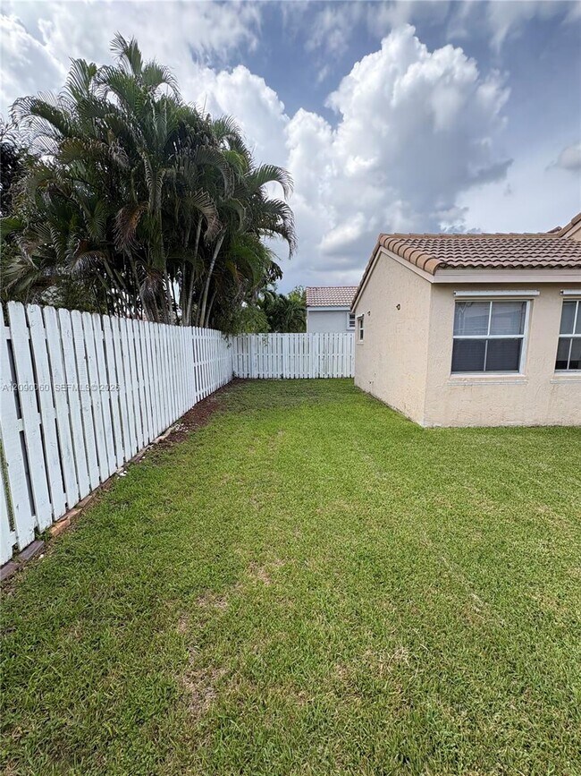 Building Photo - 751 Sand Creek Cir