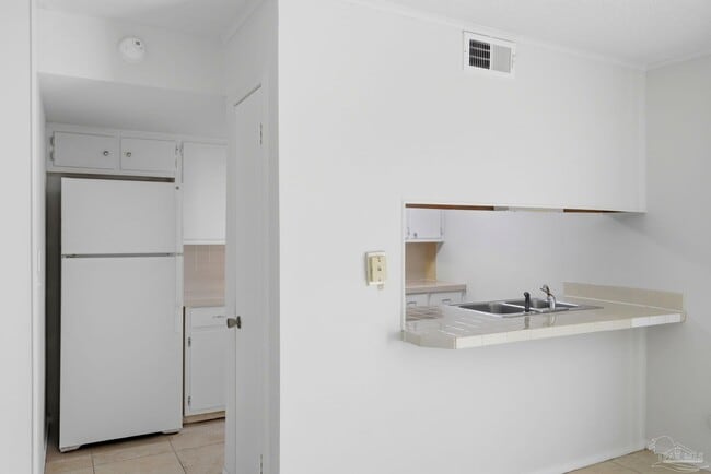 Building Photo - 2109 Langley Ave