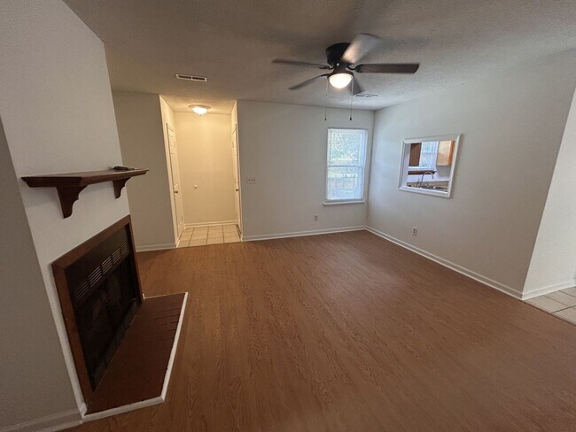 Building Photo - Affordable 2BR Duplex in Ladson!