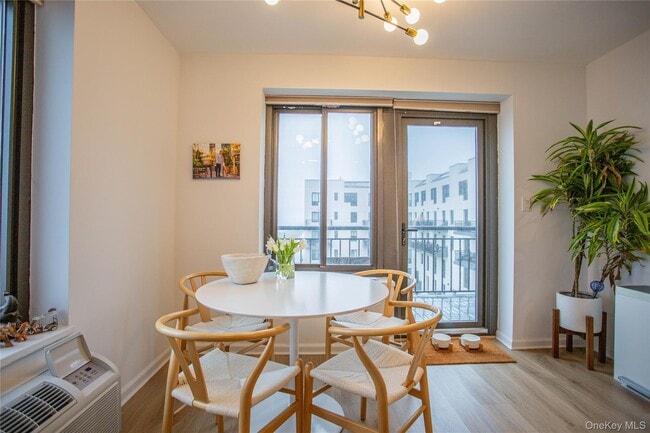 Building Photo - 100 W Broadway