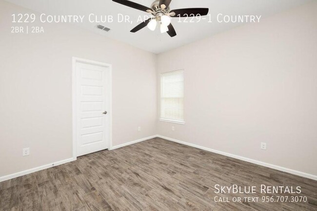 Building Photo - 1229 Country Club Dr