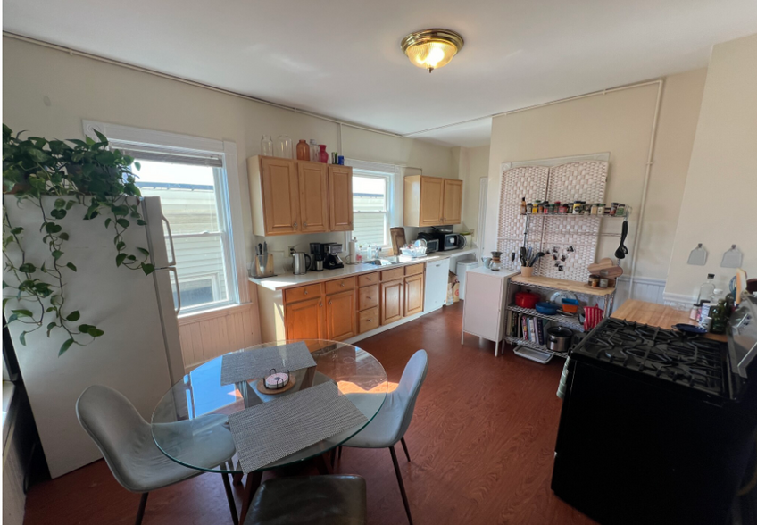 Primary Photo - 51 Ibbetson St