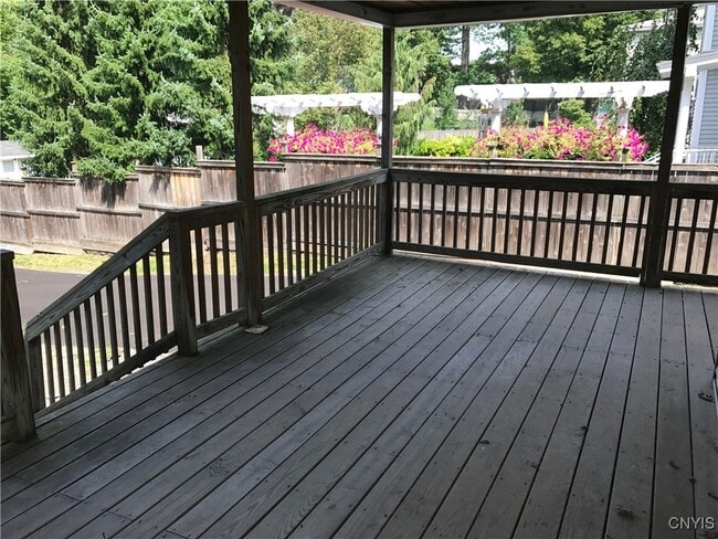 Building Photo - 1801 James St