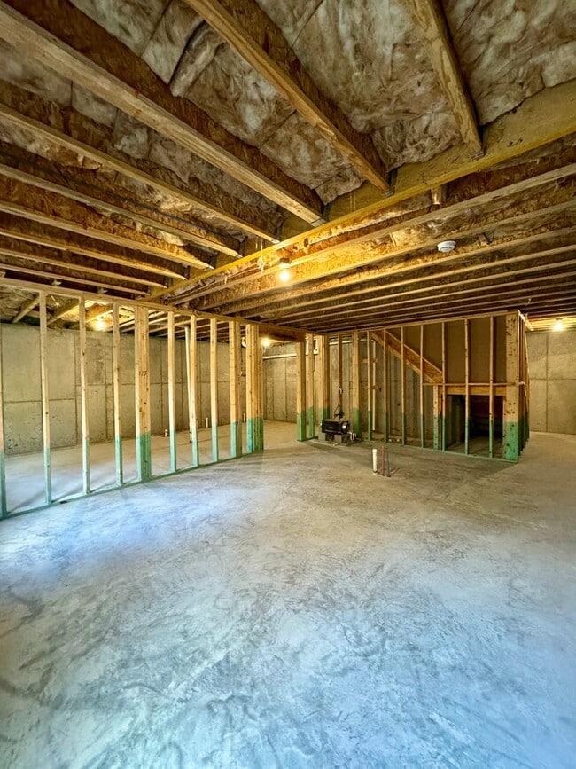 Building Photo - 4BR/2.5BA in Steel Creek's Brightwater Neighborhood