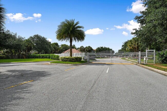Building Photo - Spacious 3BR Townhome in Gated Villa Palma | Garage | Community Pool