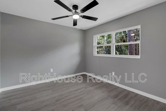 Building Photo - 315 Bayview St