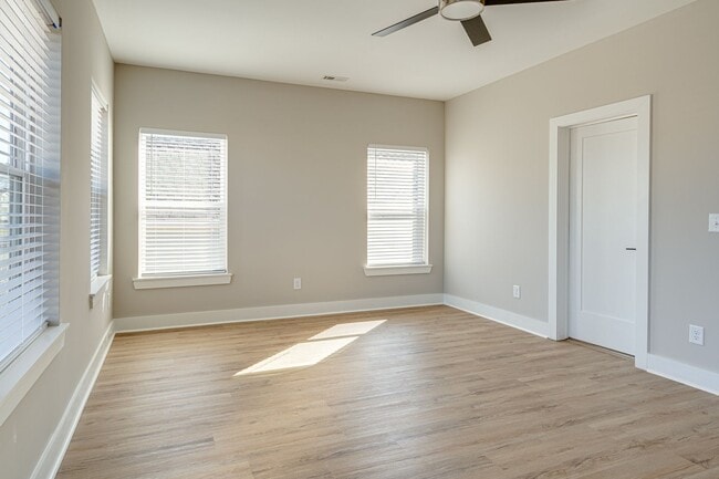 Building Photo - 4 Bedroom Rental in The Nations!