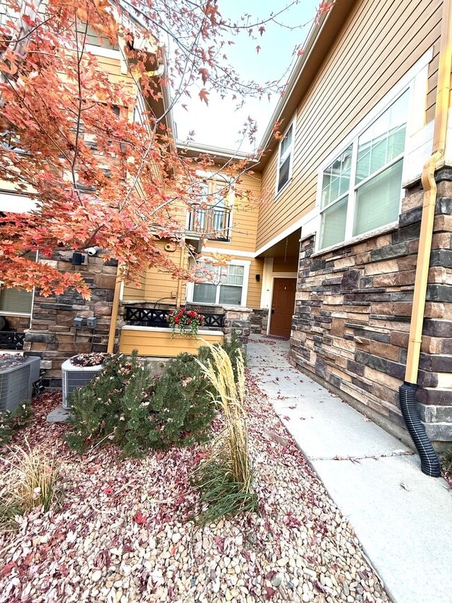 Building Photo - 2 bed/2.5 bath Townhome in Central Arvada ...