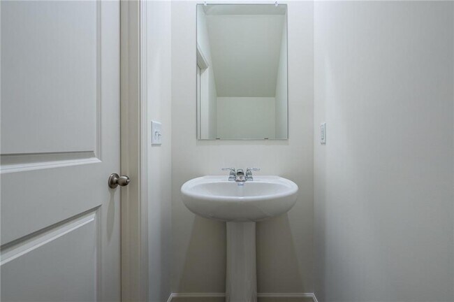 Building Photo - 2010 Ayla Dr