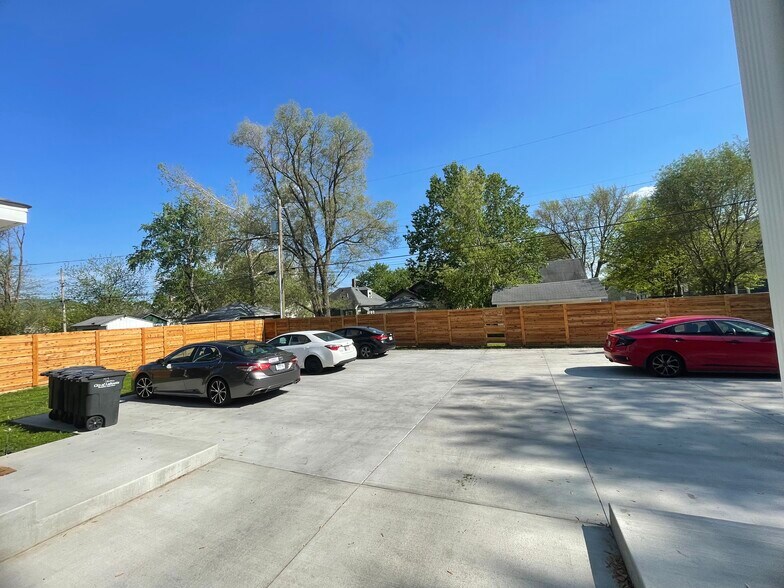 Building Photo - 1909 Greenbush St